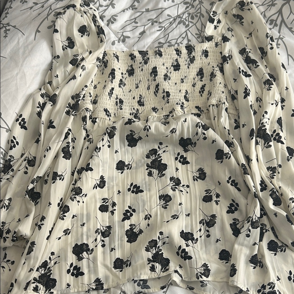 Floral Smocked Women's Top - Black and Cream